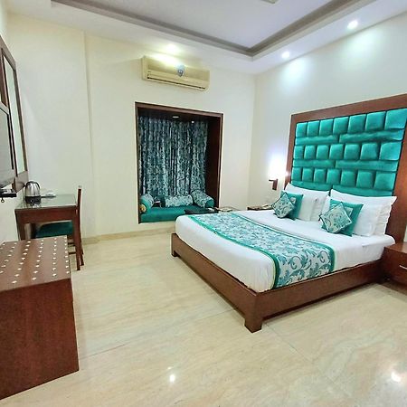 Hotel Siris 18 Gurgaon Exterior foto