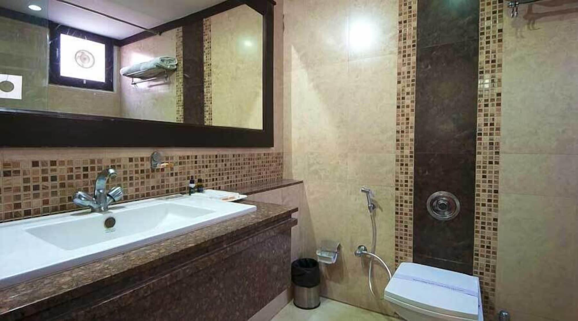 Hotel Siris 18 Gurgaon Exterior foto
