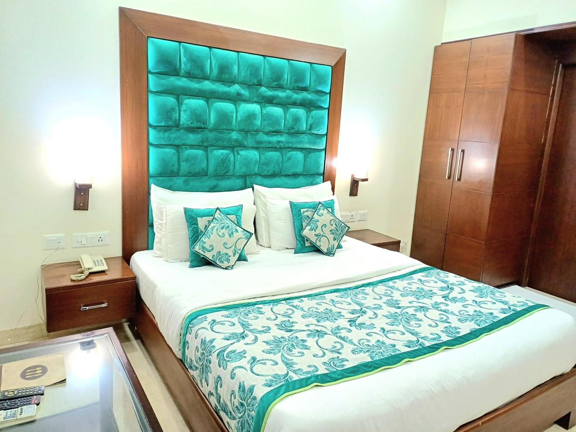 Hotel Siris 18 Gurgaon Exterior foto