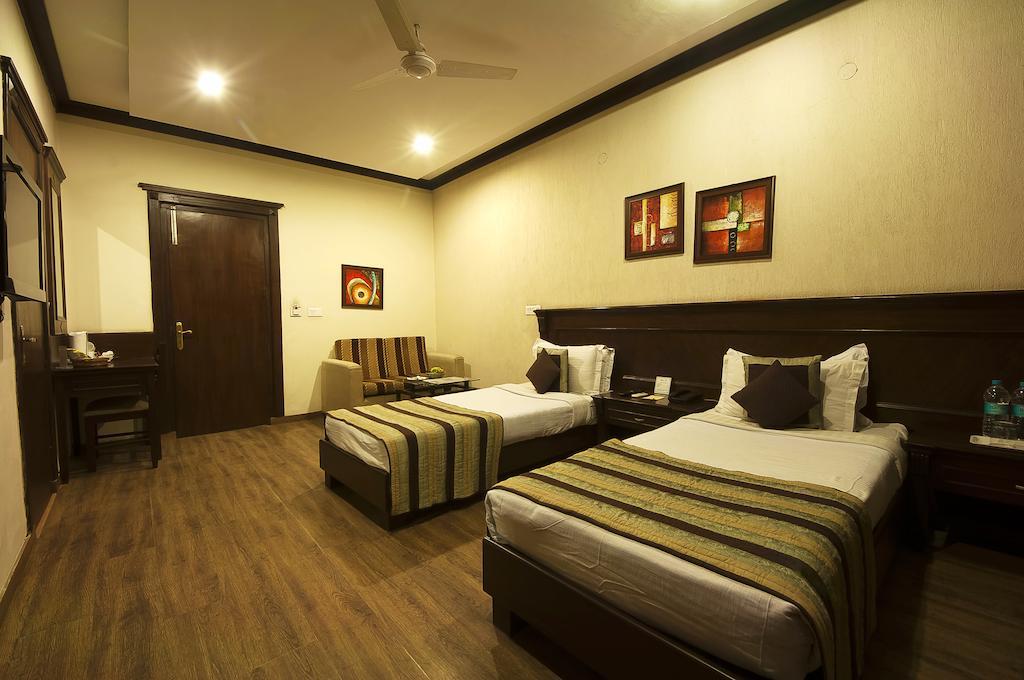 Hotel Siris 18 Gurgaon Zimmer foto
