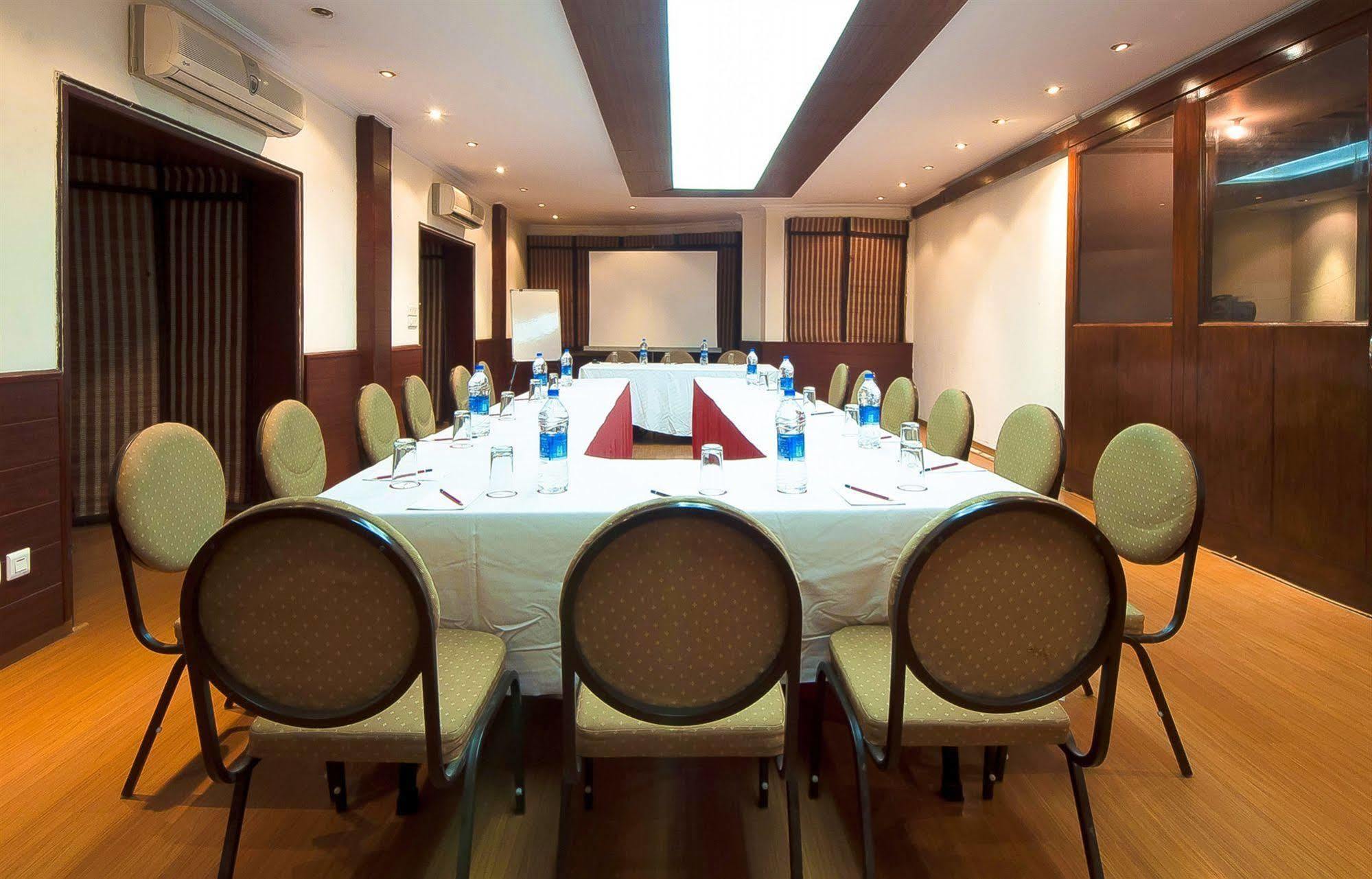 Hotel Siris 18 Gurgaon Exterior foto