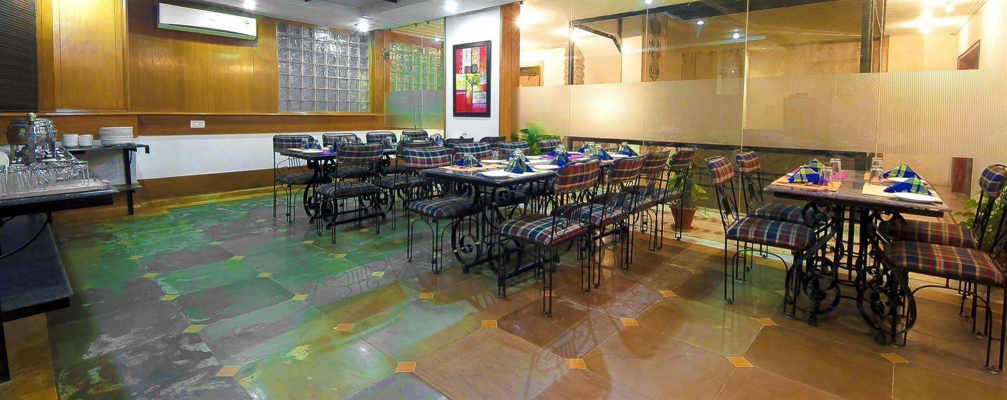Hotel Siris 18 Gurgaon Exterior foto